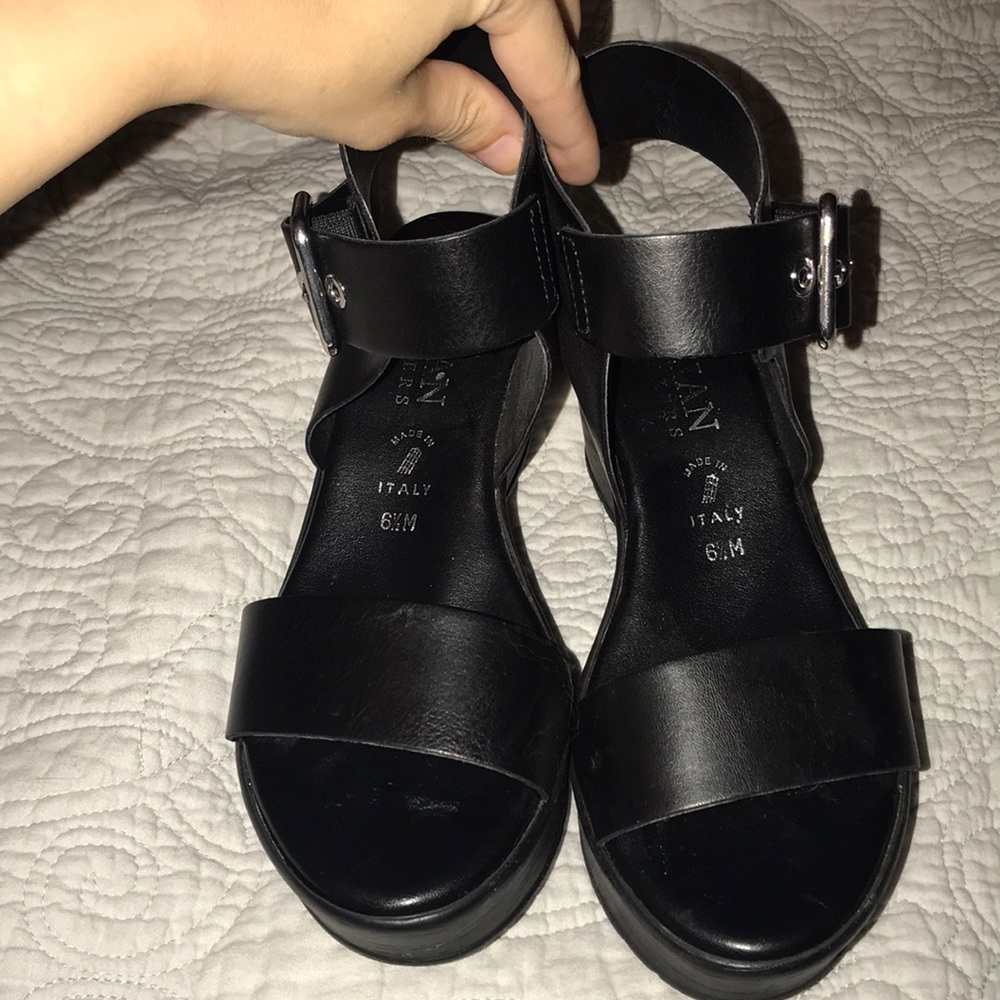 Simple black wedges